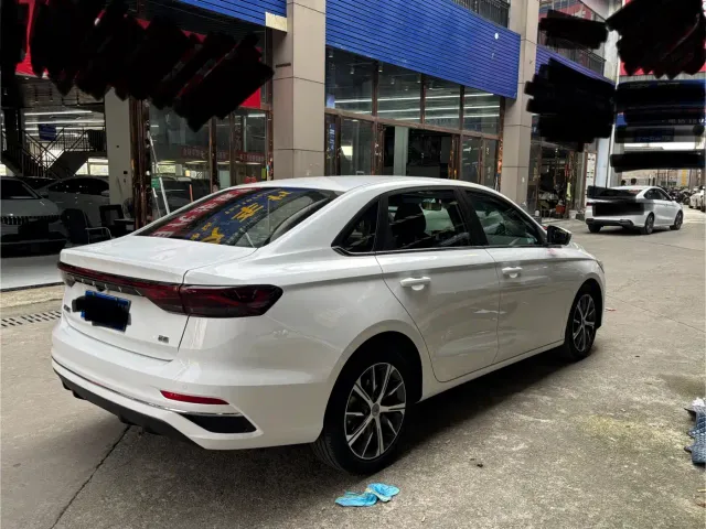 Geely Emgrand — Фото автомобиля 14