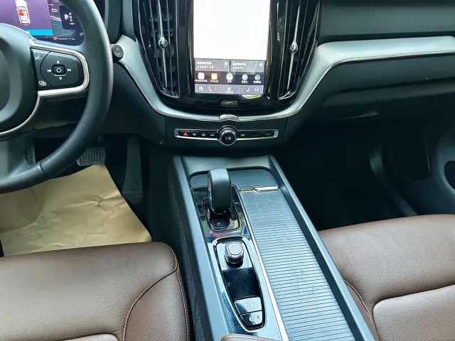 Volvo XC60 — Фото автомобиля 18