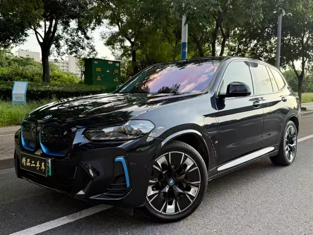 Фотография автомобиля — BMW iX3