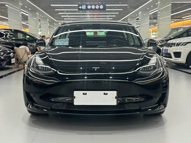 Фотография автомобиля — Tesla Model 3