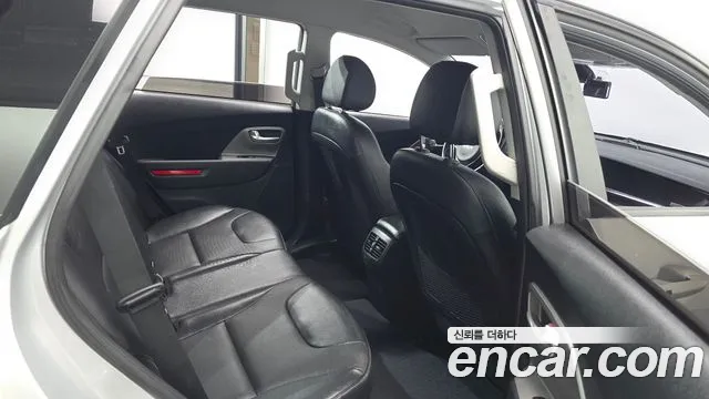Kia Niro — Фото автомобиля 18