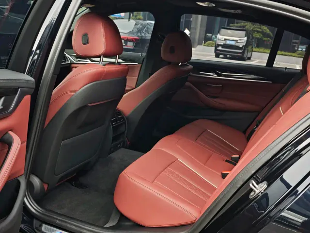 BMW 5 Series — Фото автомобиля 12