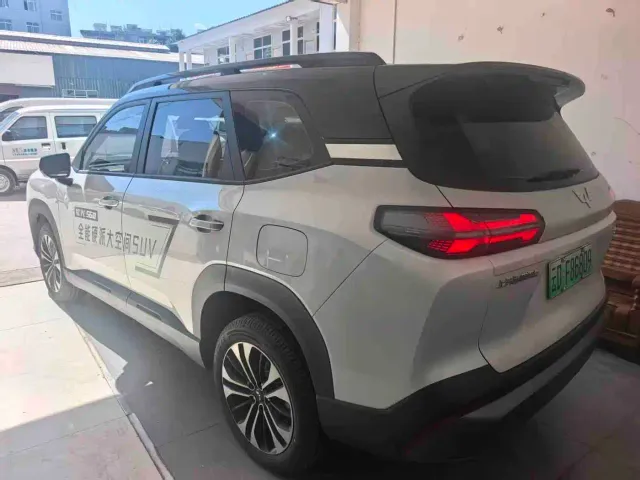 Wuling Starlight 560 — Фото автомобиля 4