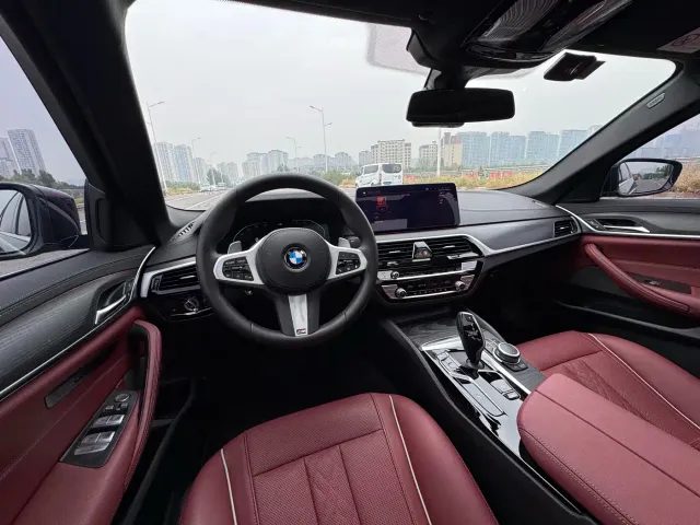 BMW 5 Series — Фото автомобиля 24