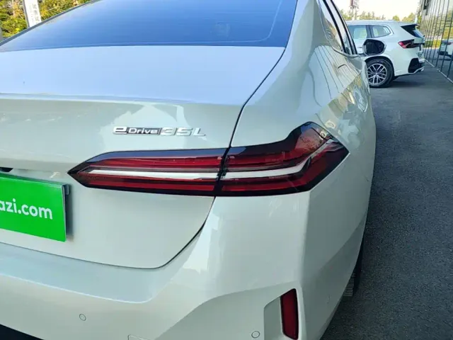 BMW i5 — Фото автомобиля 7