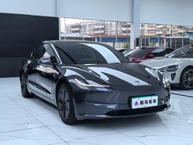 Tesla Model 3 — Фото автомобиля 3