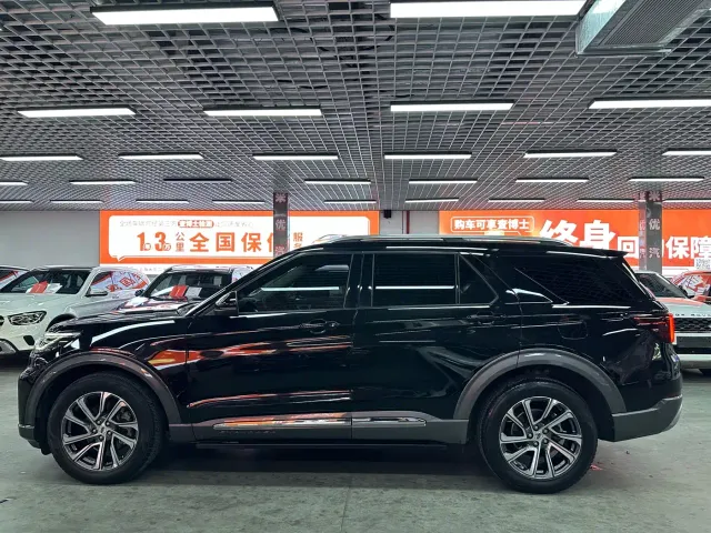 Ford Explorer — Фото автомобиля 3