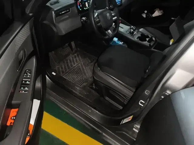 BYD Qin PLUS 2025 DM-i Smart Drive 55KM Leader — Фото автомобиля 13