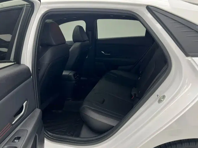 Hyundai Elantra — Фото автомобиля 16