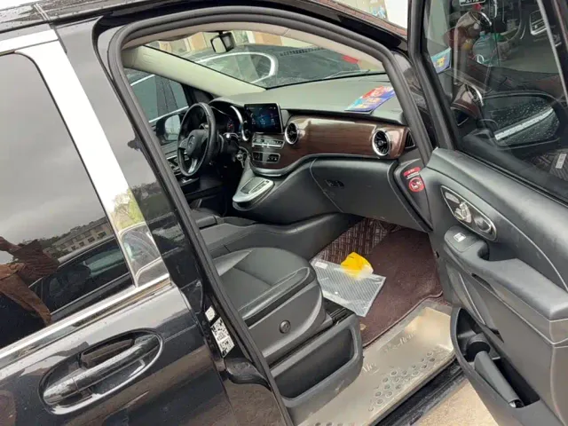 Mercedes-Benz V-Class — Фото автомобиля 16
