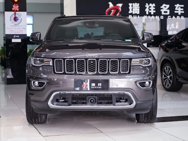 Jeep Grand Cherokee — Фото автомобиля 2