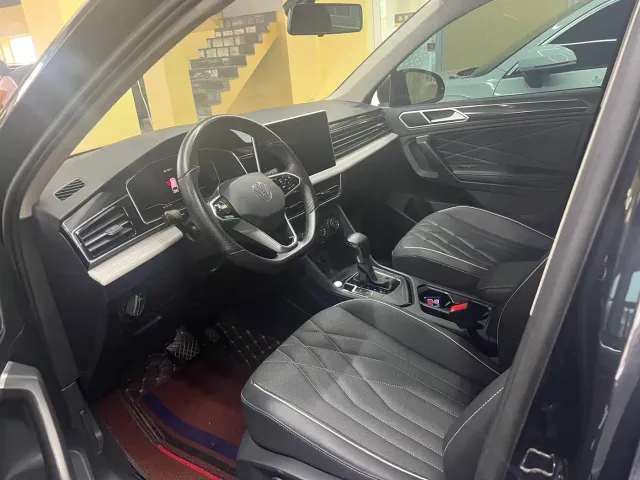 Volkswagen Tiguan L — Фото автомобиля 13