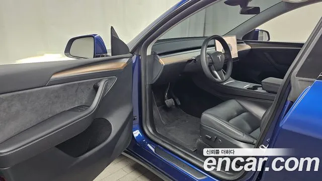 Tesla Model Y — Фото автомобиля 15