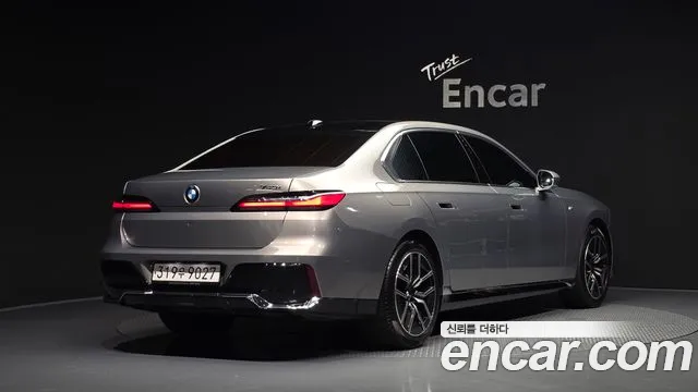 BMW 7-Series 7 серия (G70) 740i sDrive M Sport — Фото автомобиля 2
