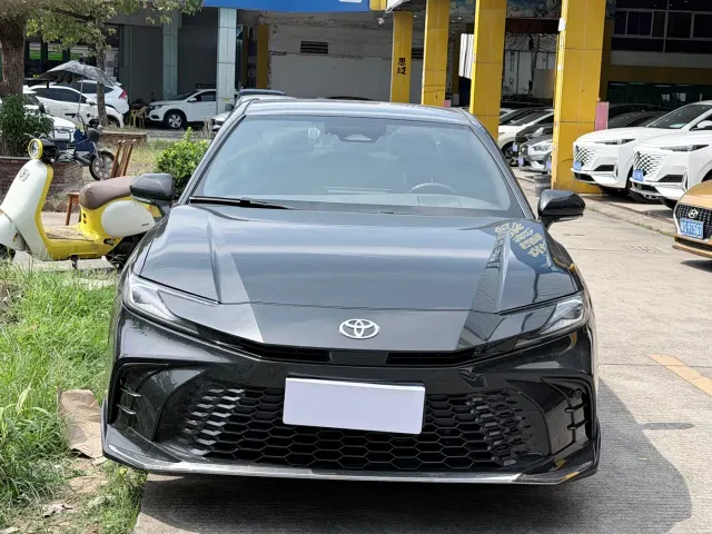 Toyota Camry — Фото автомобиля 2