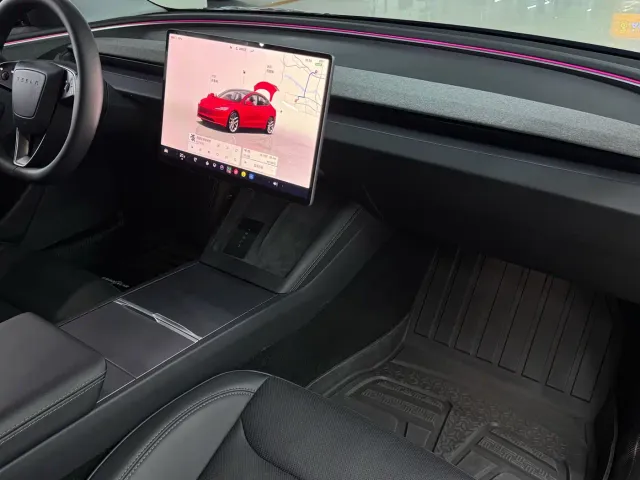 Tesla Model 3 — Фото автомобиля 15