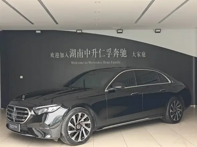 Фотография автомобиля — Mercedes-Benz E-Class