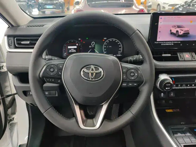 Toyota RAV4 — Фото автомобиля 15