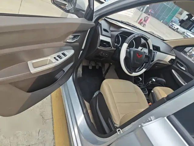 Wuling Hongguang — Фото автомобиля 11