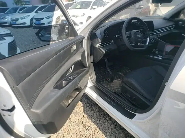 Hyundai Elantra — Фото автомобиля 15