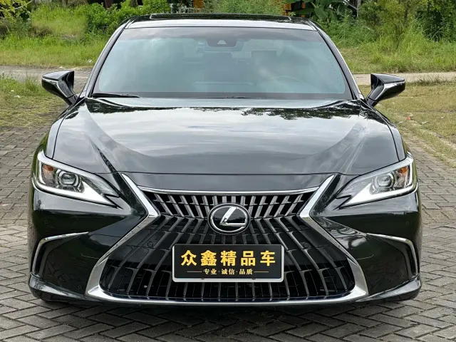 Lexus ES — Фото автомобиля 2