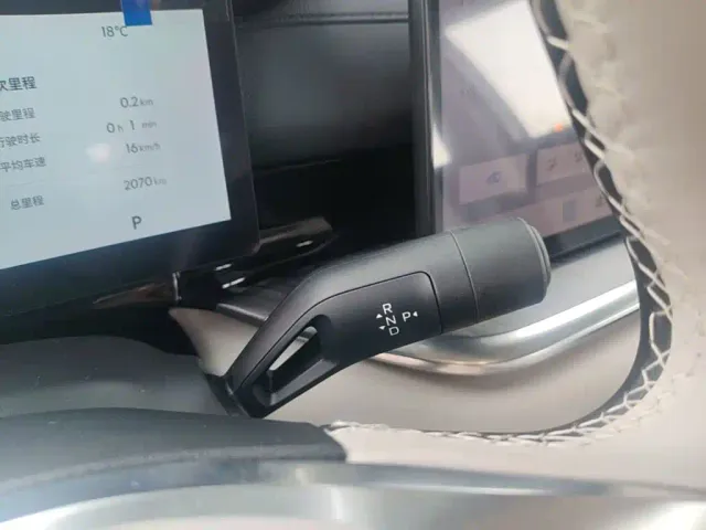 Geely Galaxy Stellar 6 — Фото автомобиля 13