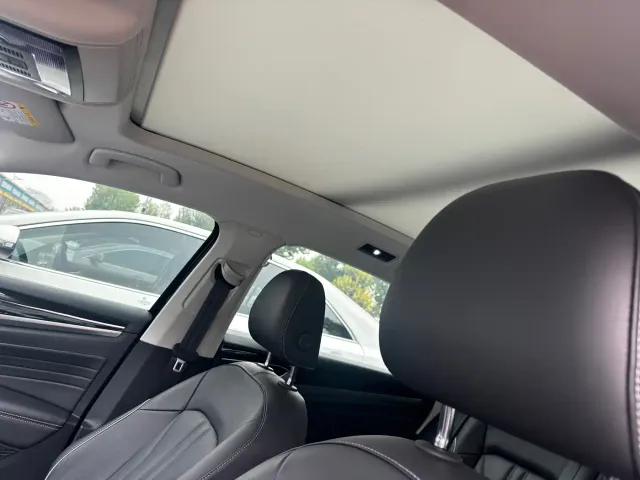 Volkswagen Passat — Фото автомобиля 14