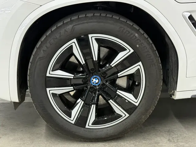 BMW iX3 — Фото автомобиля 5