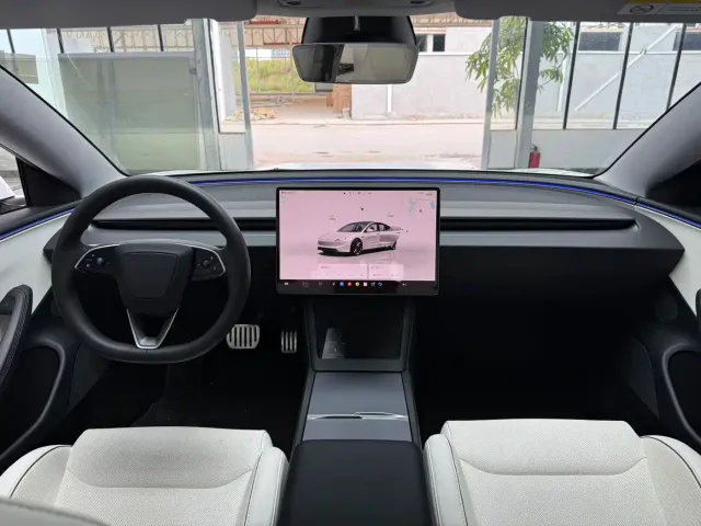 Tesla Model 3 — Фото автомобиля 6