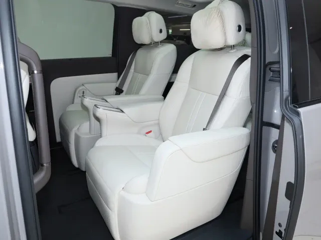 Li Auto MEGA — Фото автомобиля 30