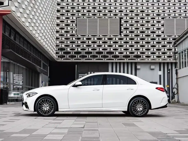 Mercedes-Benz C-Class — Фото автомобиля 4
