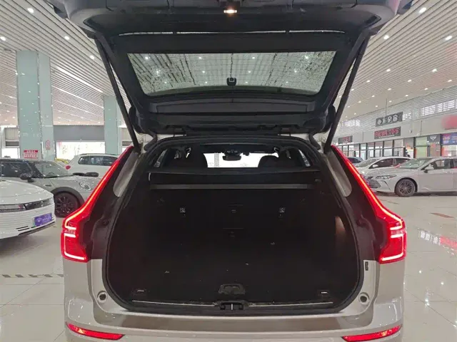 Volvo XC60 — Фото автомобиля 18