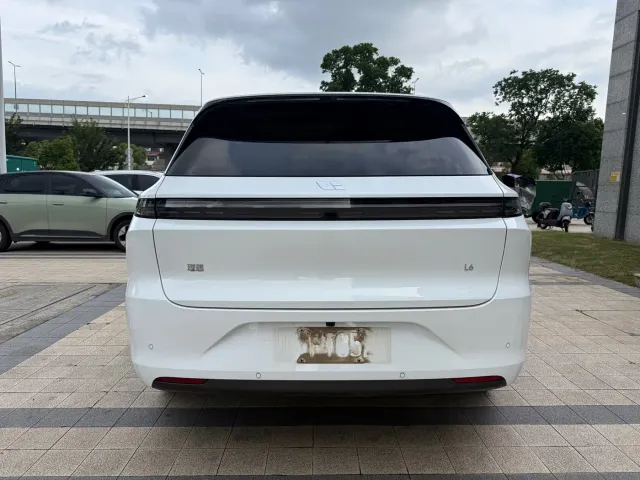 Li Auto L6 — Фото автомобиля 15