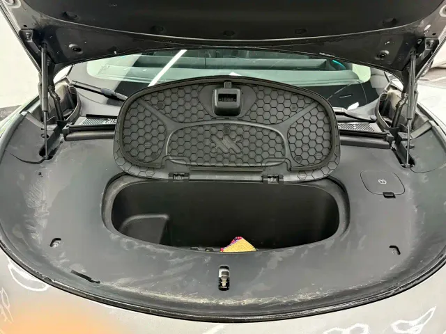 IM Motors LS6 — Фото автомобиля 11