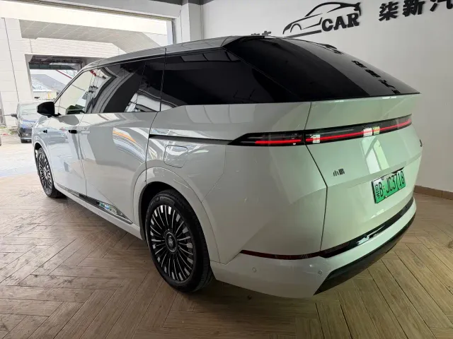 Xpeng X9 — Фото автомобиля 15