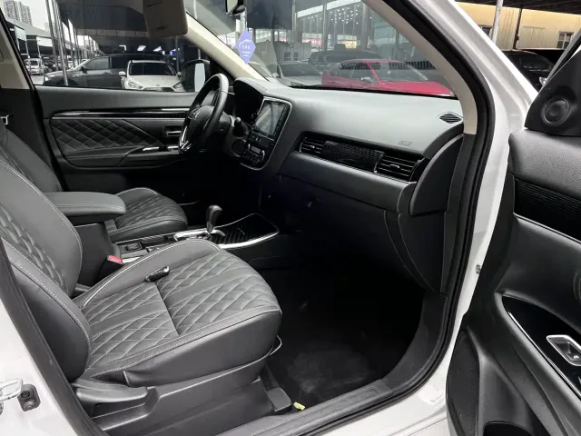 Mitsubishi Outlander — Фото автомобиля 9