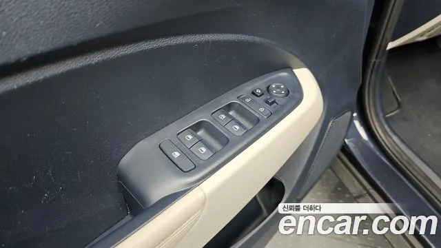 Hyundai Venue — Фото автомобиля 20