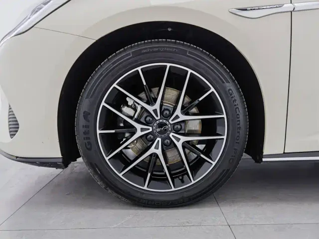 BYD Seal 07 DM-i — Фото автомобиля 17