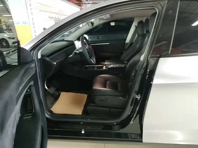 Tesla Model Y — Фото автомобиля 14