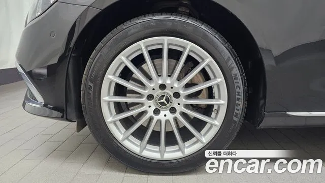 Mercedes-Benz E-Class — Фото автомобиля 5