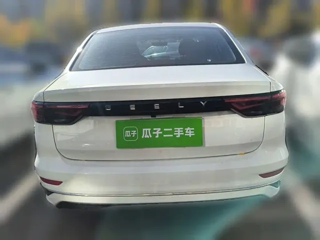 Geely Emgrand — Фото автомобиля 5