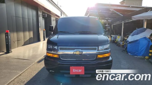 Chevrolet Express Van — Фото автомобиля 3