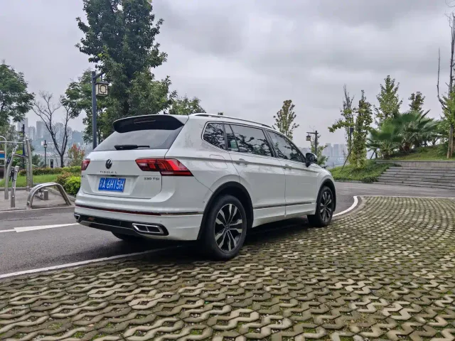 Volkswagen Tiguan L — Фото автомобиля 9