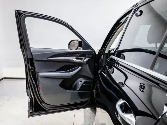 Audi Q6 — Фото автомобиля 7