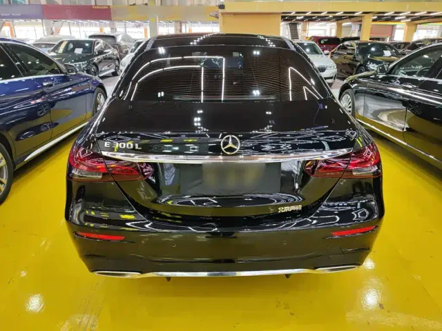 Mercedes-Benz E-Class — Фото автомобиля 21