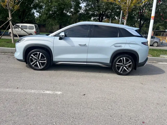 BYD Song L DM-i — Фото автомобиля 16