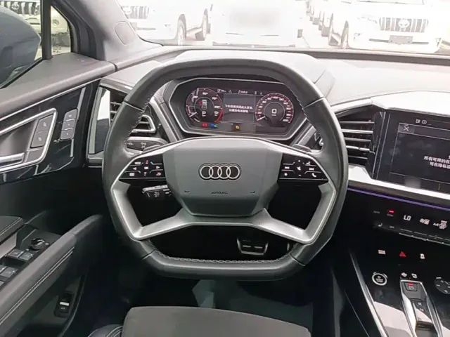 Audi Q4 e-tron — Фото автомобиля 10