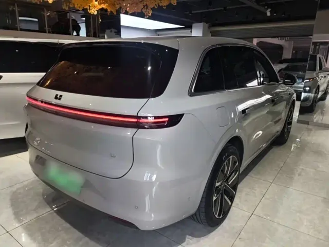 Li Auto L6 — Фото автомобиля 6