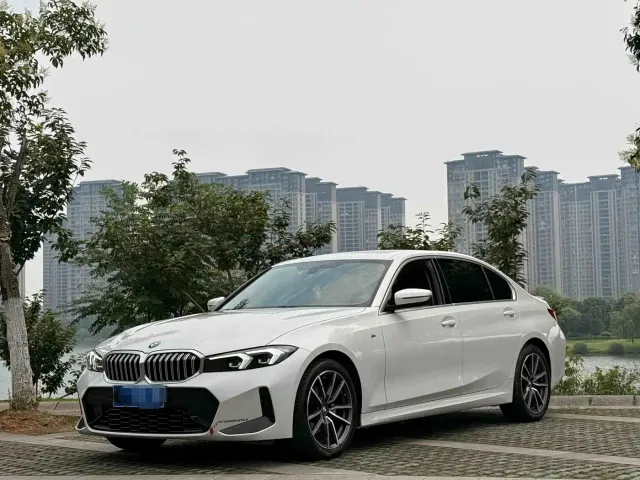 Фотография автомобиля — BMW 3 Series