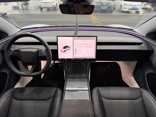 Tesla Model 3 — Фото автомобиля 11